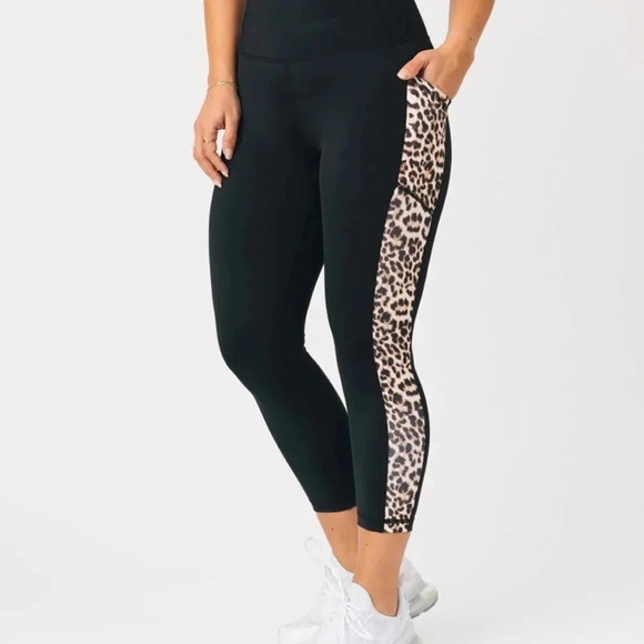 ZYIA Black/Leopard Pocket Brilliant Hi-Rise Capri 20"- Size 6-8 EUC - Picture 2 of 6